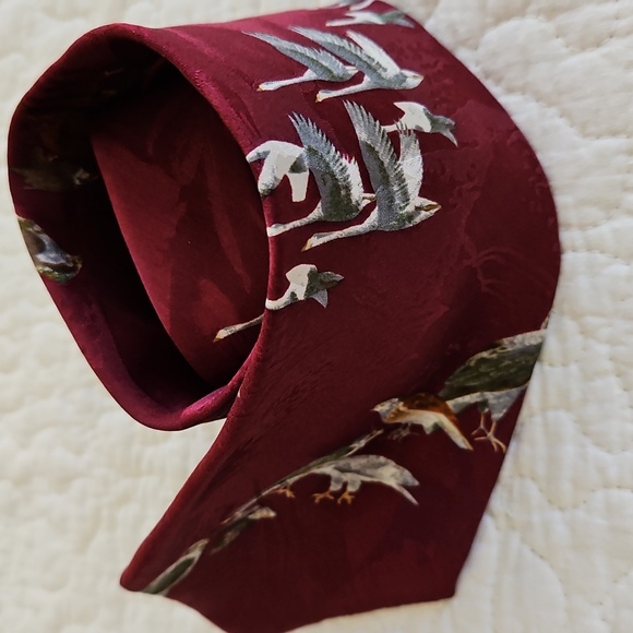 Vintage Endangered Species Silk Tie - Picture 8 of 8